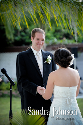 Best Lakeside wedding at Paradise Cove in Orlando, Florida - Wedding photographer - Sandra Johnson (SJFoto.com)